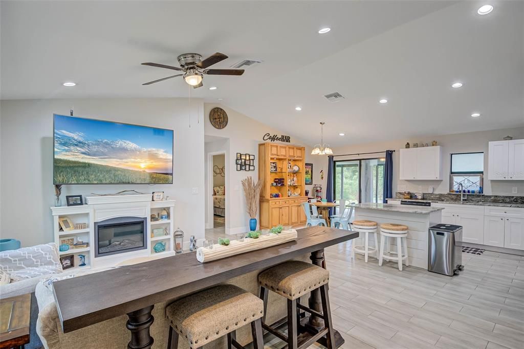 For Sale: $375,000 (3 beds, 2 baths, 1204 Square Feet)