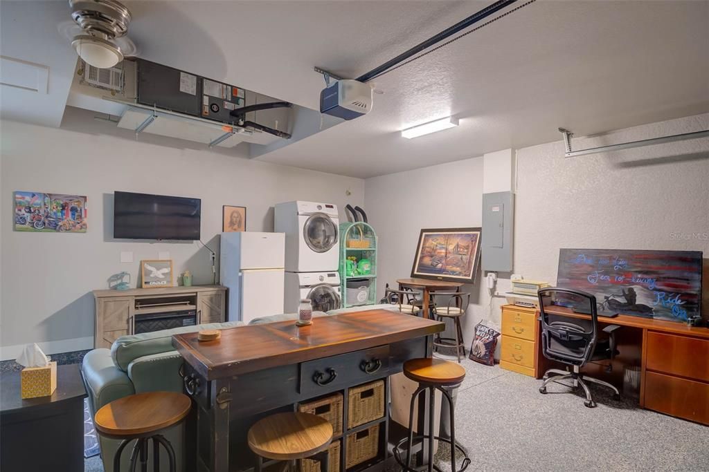 For Sale: $375,000 (3 beds, 2 baths, 1204 Square Feet)