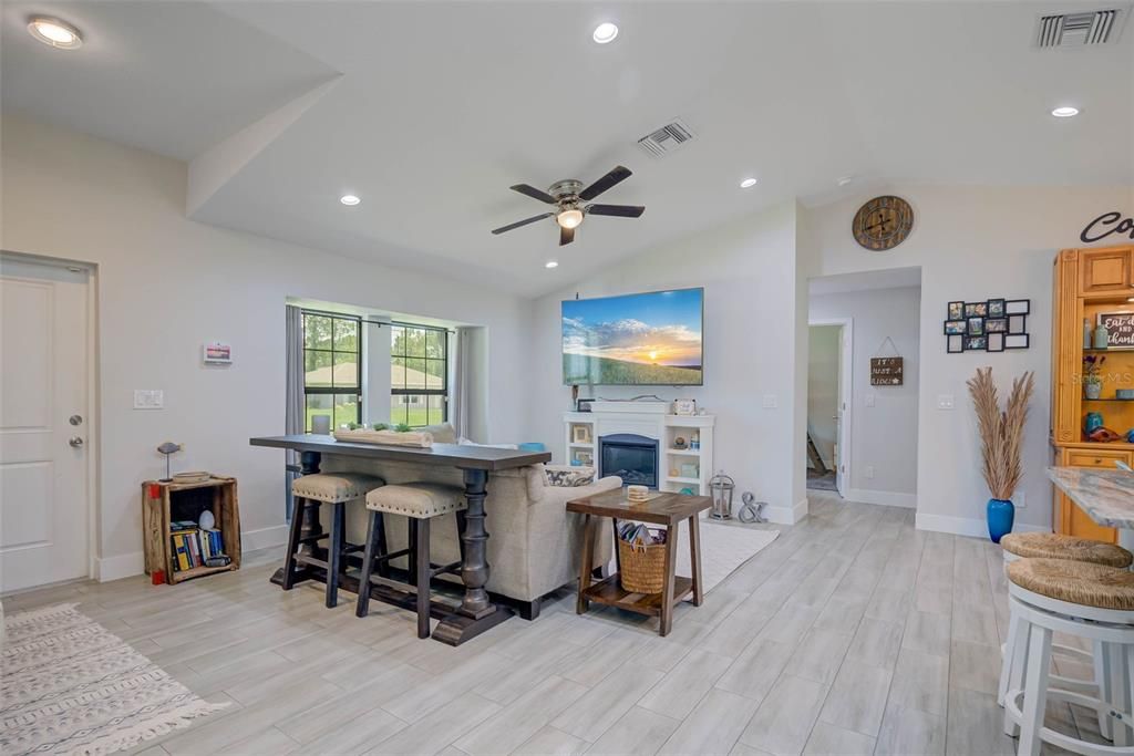 For Sale: $375,000 (3 beds, 2 baths, 1204 Square Feet)