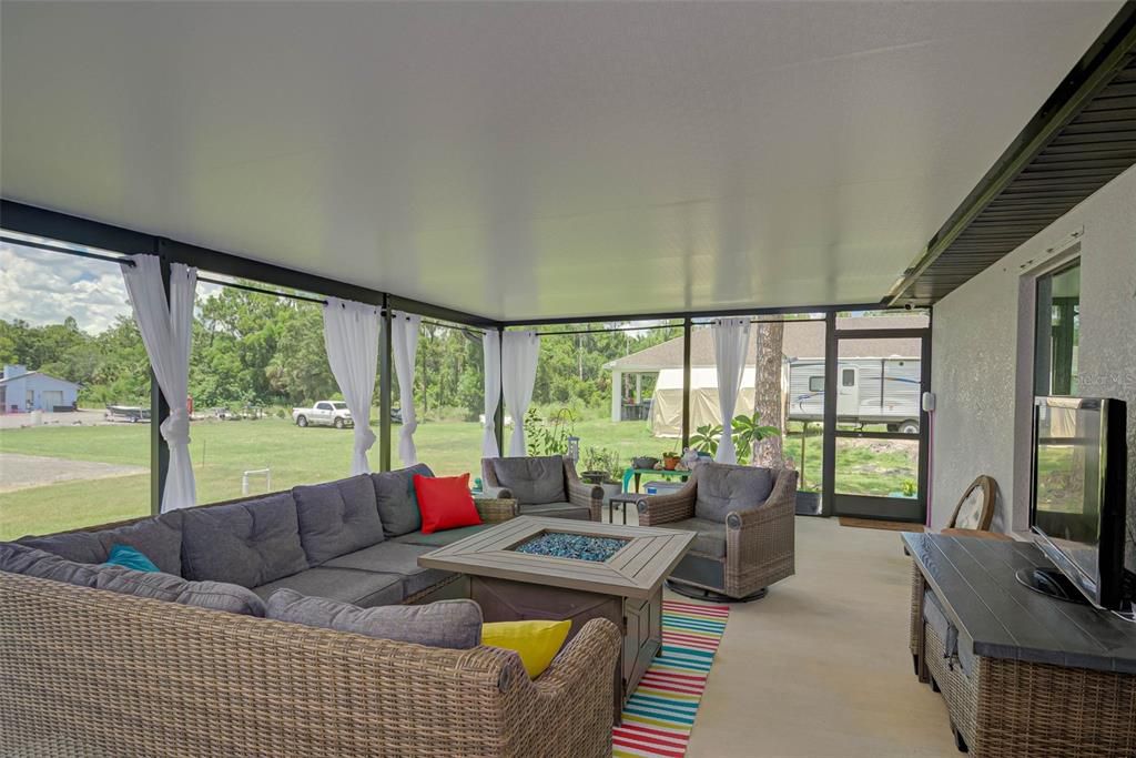 For Sale: $375,000 (3 beds, 2 baths, 1204 Square Feet)