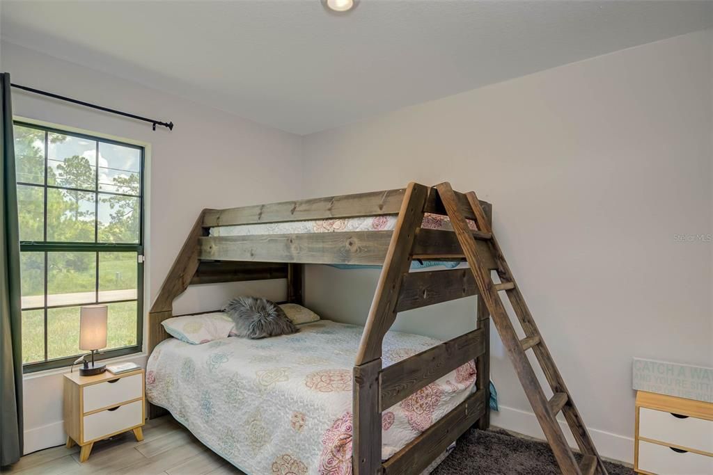 For Sale: $375,000 (3 beds, 2 baths, 1204 Square Feet)