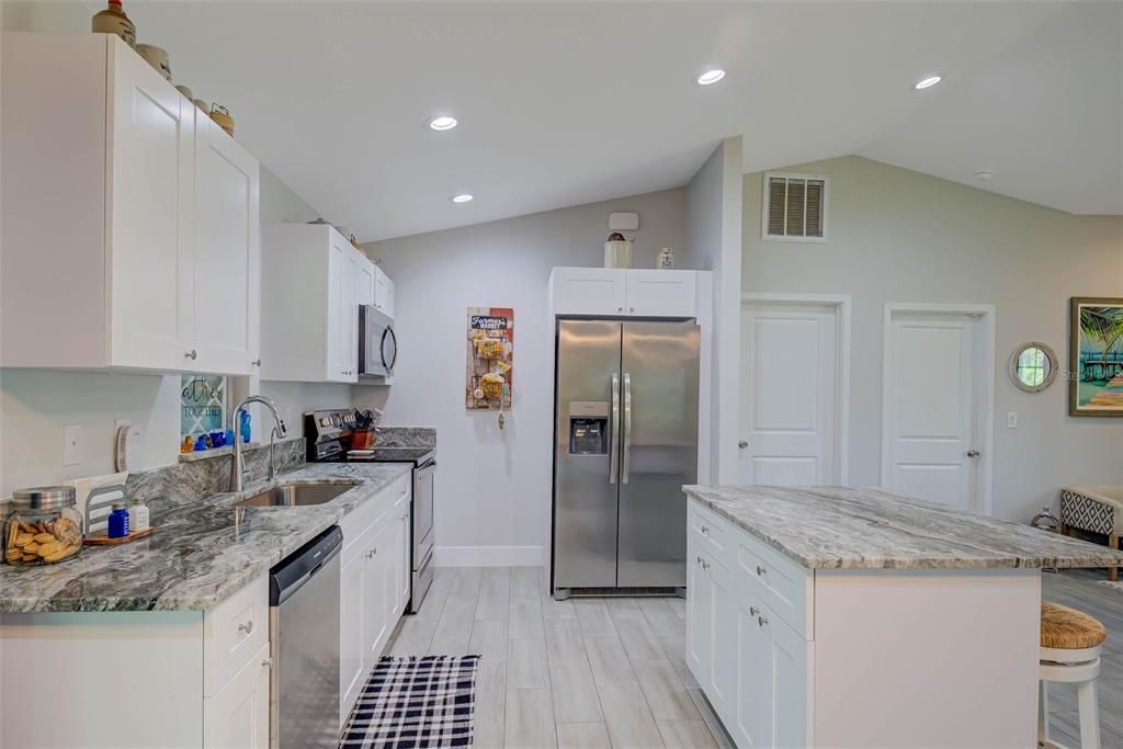 For Sale: $375,000 (3 beds, 2 baths, 1204 Square Feet)