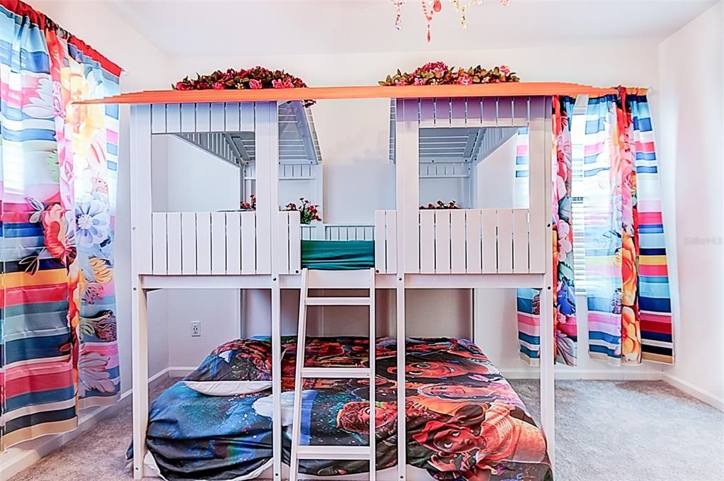 For Sale: $1,750,000 (10 beds, 9 baths, 3826 Square Feet)