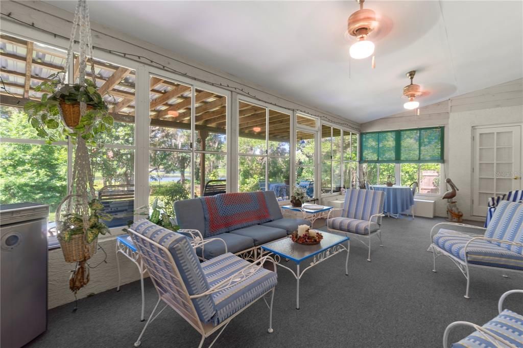 На продажу: $419,999 (4 спален, 2 ванн, 1912 Квадратных фут)