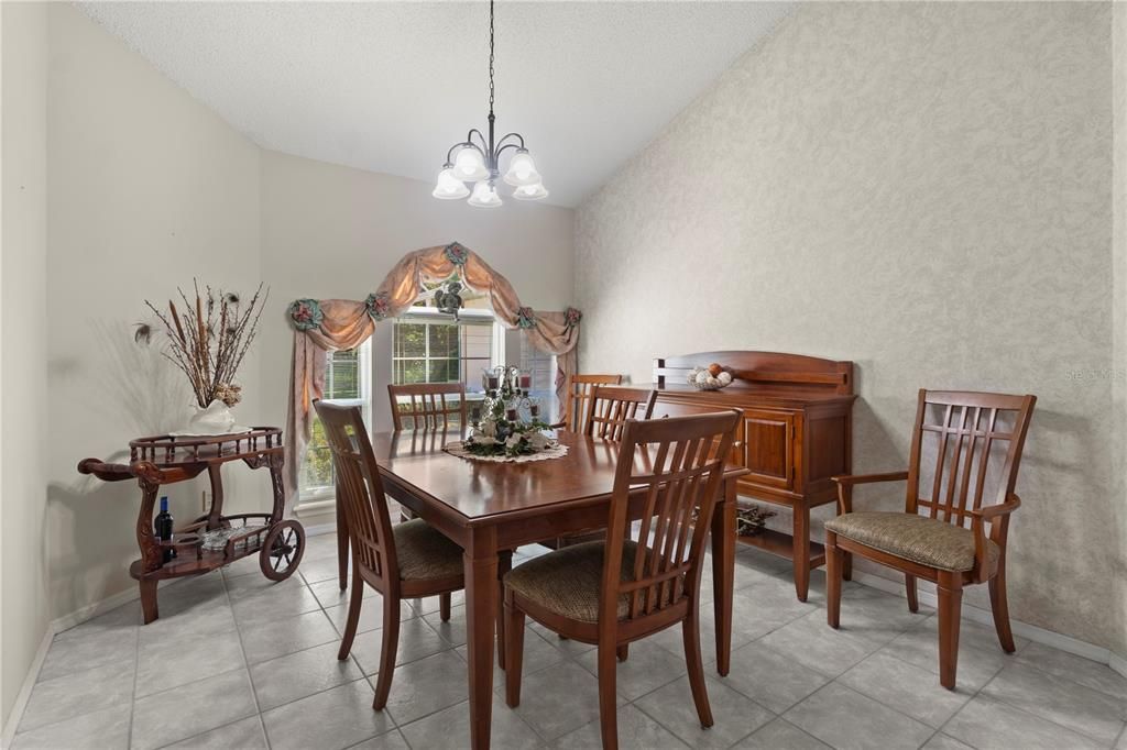 На продажу: $419,999 (4 спален, 2 ванн, 1912 Квадратных фут)