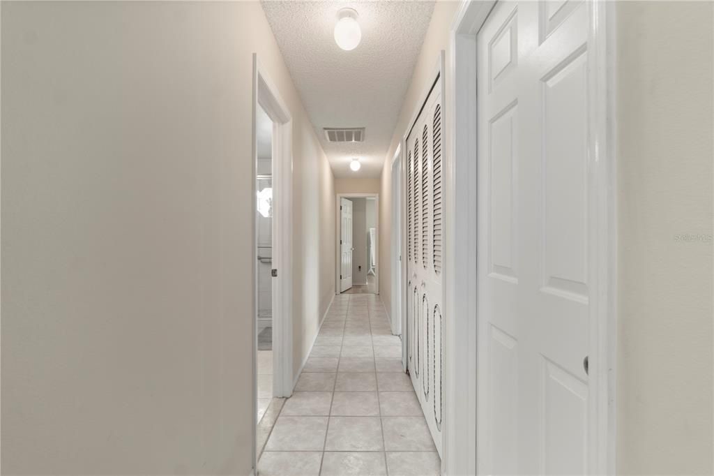 На продажу: $419,999 (4 спален, 2 ванн, 1912 Квадратных фут)