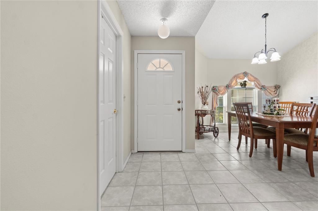 На продажу: $419,999 (4 спален, 2 ванн, 1912 Квадратных фут)