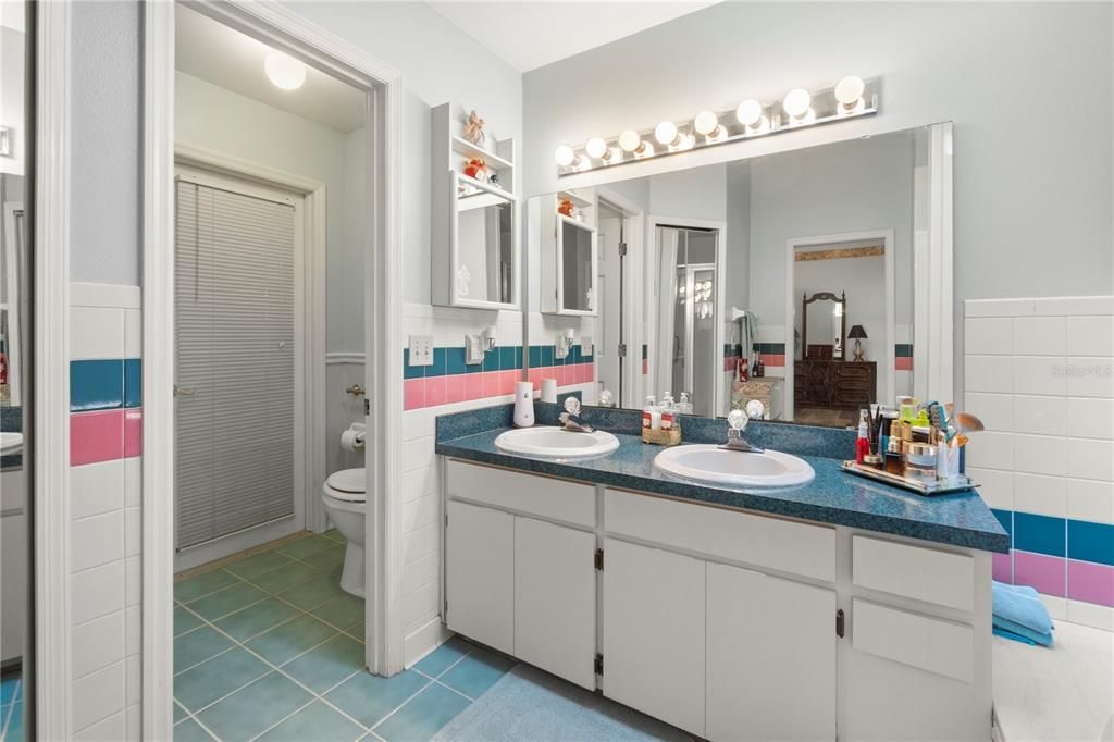 На продажу: $419,999 (4 спален, 2 ванн, 1912 Квадратных фут)