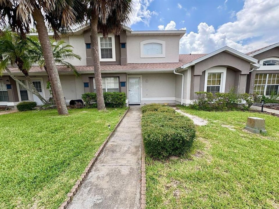 Recently Rented: $1,600 (3 beds, 2 baths, 1370 Square Feet)