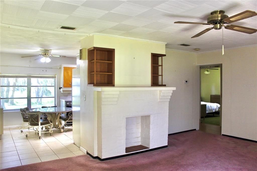 待售: $485,000 (2 贝兹, 1 浴室, 1372 平方英尺)