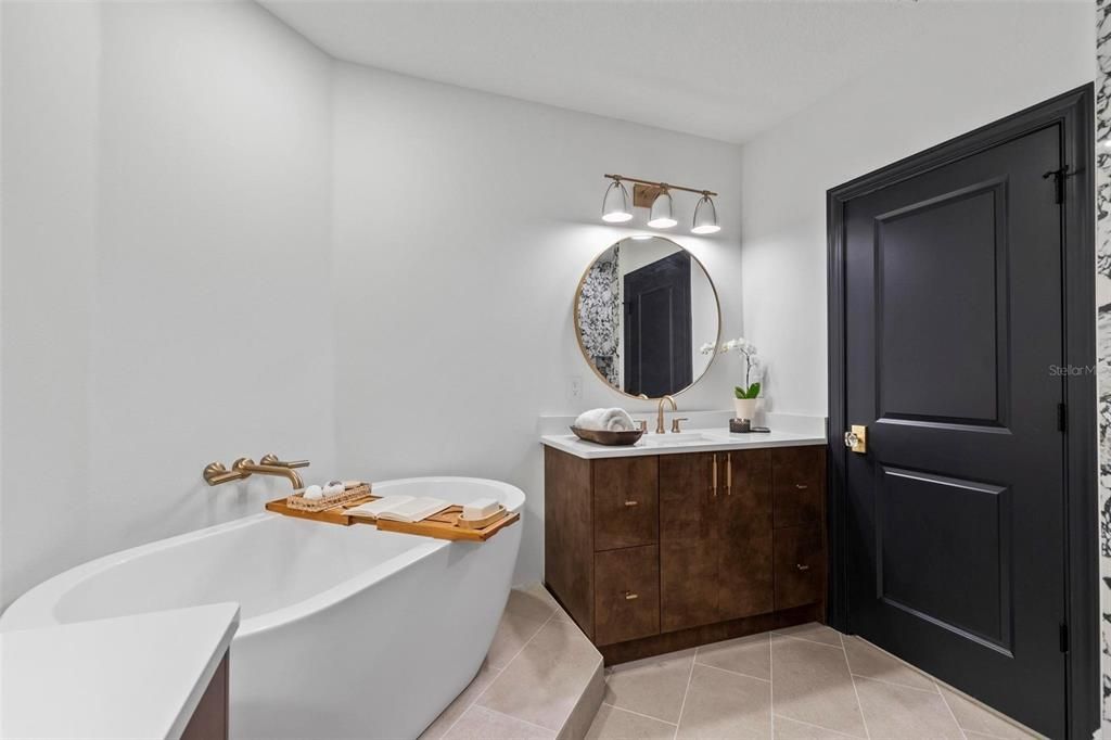 出租: $4,790 (3 贝兹, 3 浴室, 2167 平方英尺)