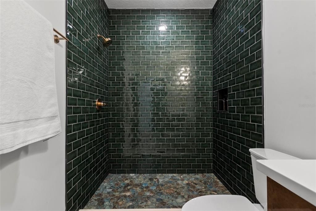 出租: $4,790 (3 贝兹, 3 浴室, 2167 平方英尺)