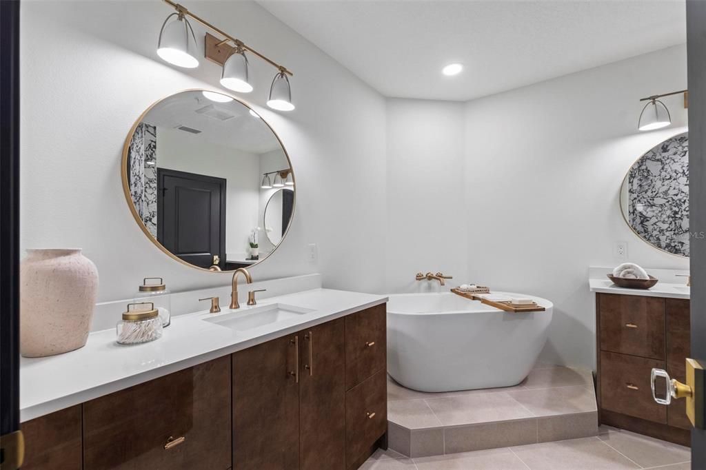 出租: $4,790 (3 贝兹, 3 浴室, 2167 平方英尺)