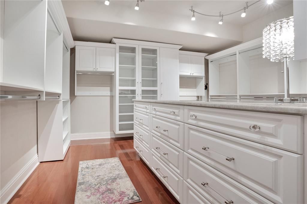 For Sale: $1,897,000 (4 beds, 4 baths, 5352 Square Feet)