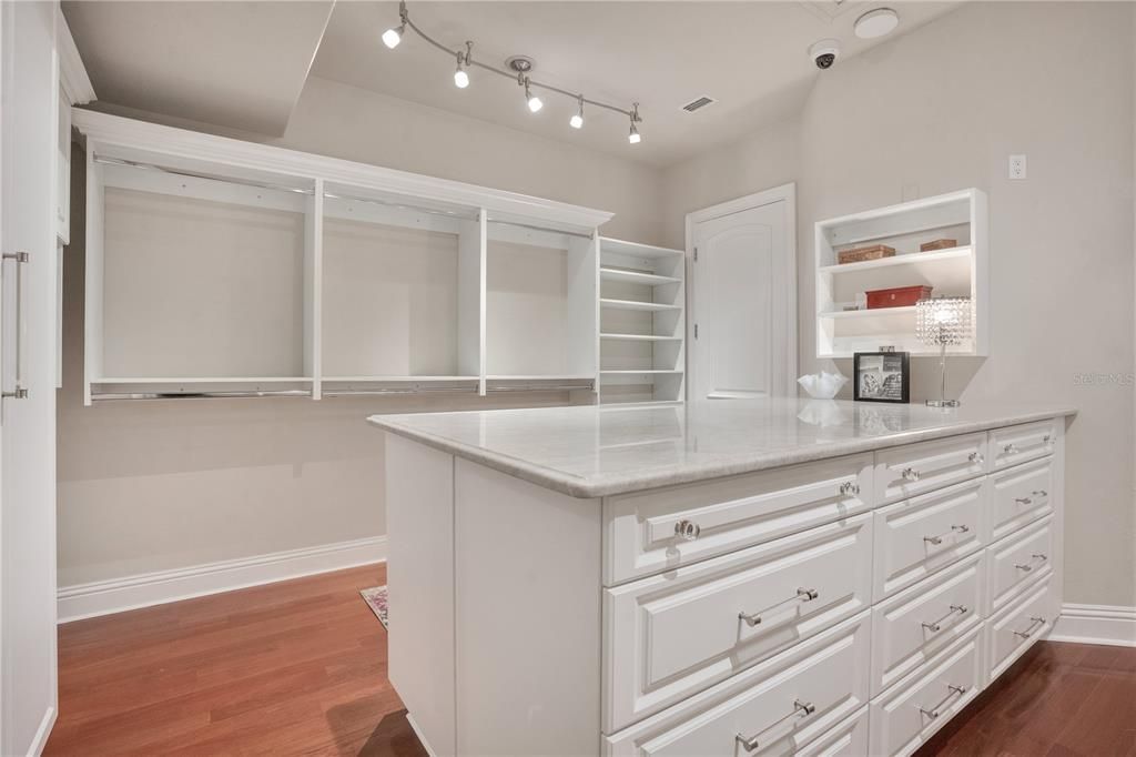 For Sale: $1,897,000 (4 beds, 4 baths, 5352 Square Feet)