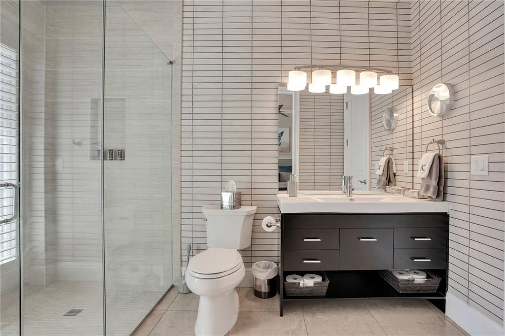 For Sale: $1,897,000 (4 beds, 4 baths, 5352 Square Feet)