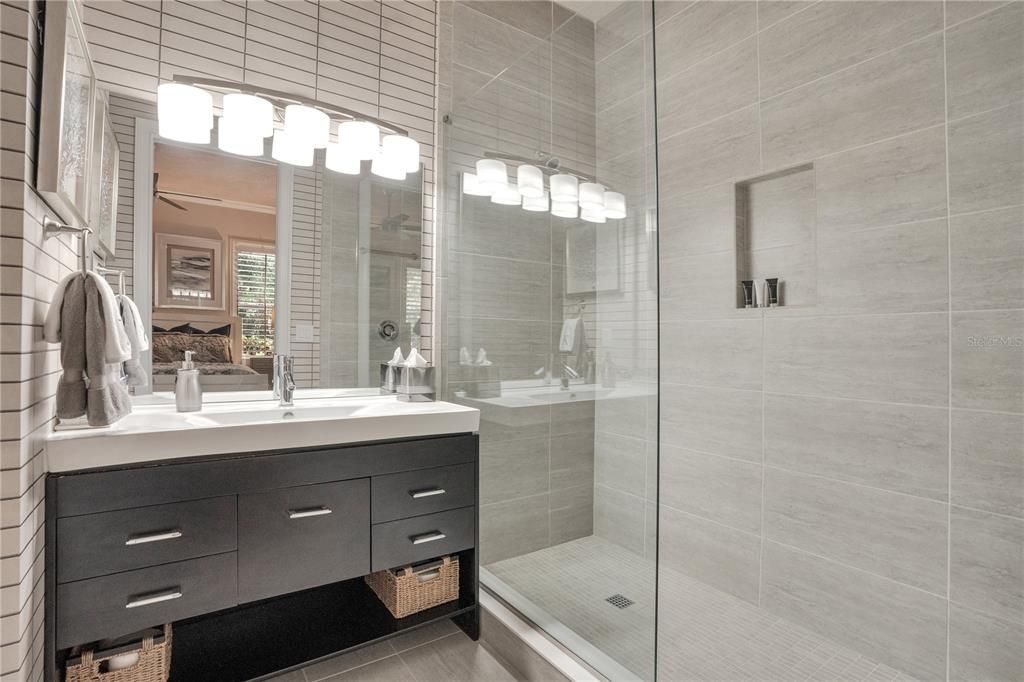 For Sale: $1,897,000 (4 beds, 4 baths, 5352 Square Feet)