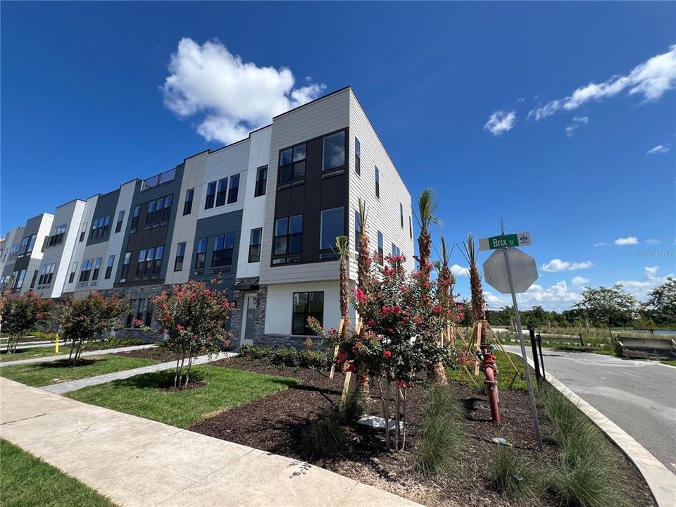 Recently Sold: $793,000 (3 beds, 3 baths, 2085 Square Feet)