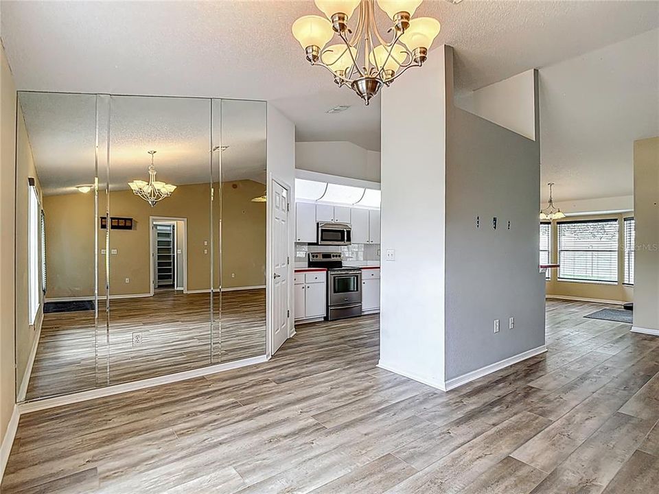 合同活跃: $315,000 (3 贝兹, 2 浴室, 1730 平方英尺)