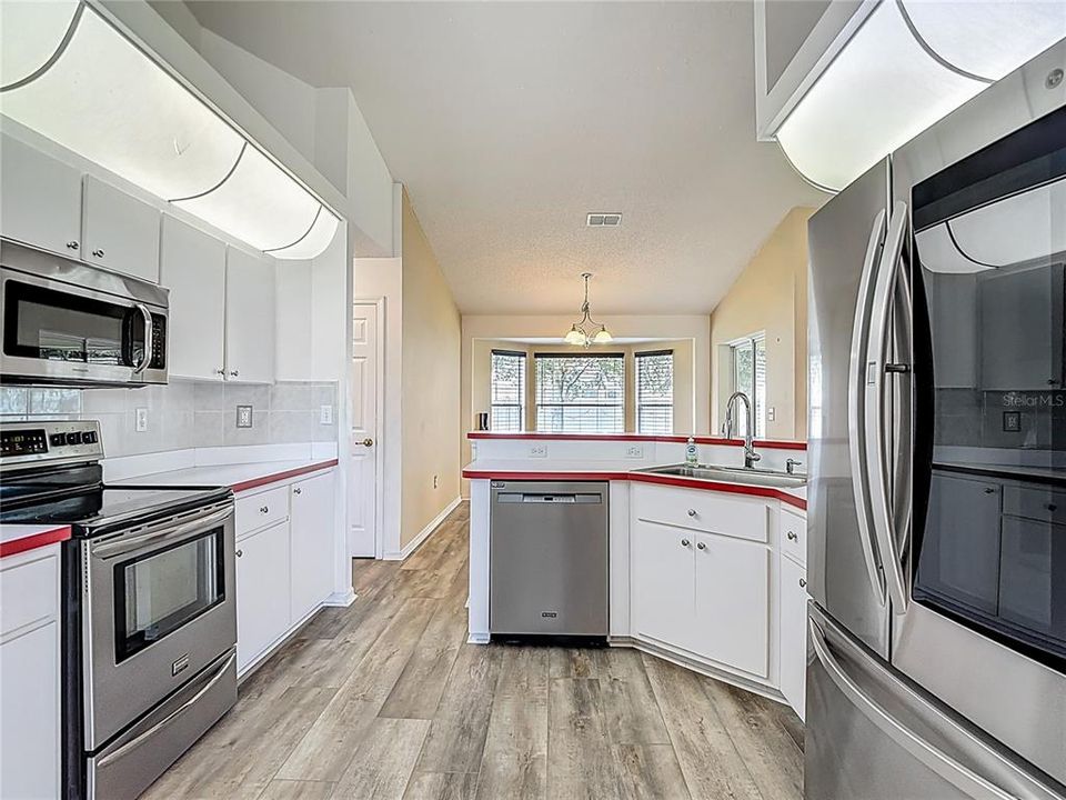 合同活跃: $315,000 (3 贝兹, 2 浴室, 1730 平方英尺)