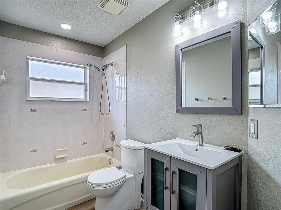 合同活跃: $315,000 (3 贝兹, 2 浴室, 1730 平方英尺)