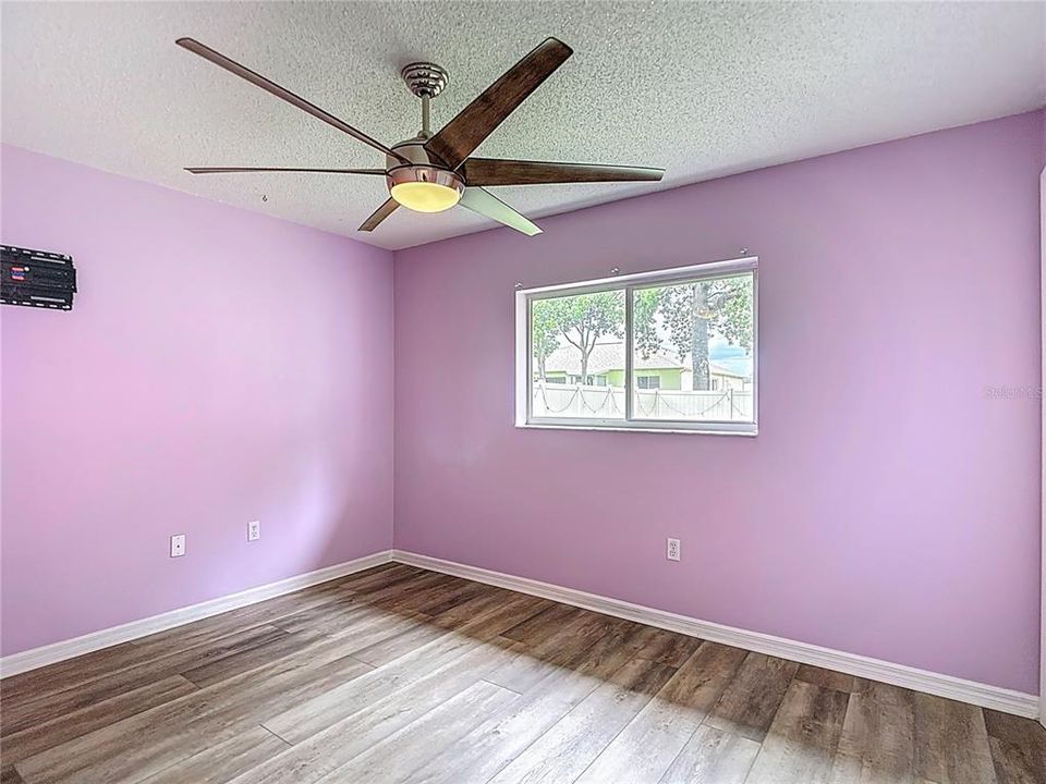 合同活跃: $315,000 (3 贝兹, 2 浴室, 1730 平方英尺)