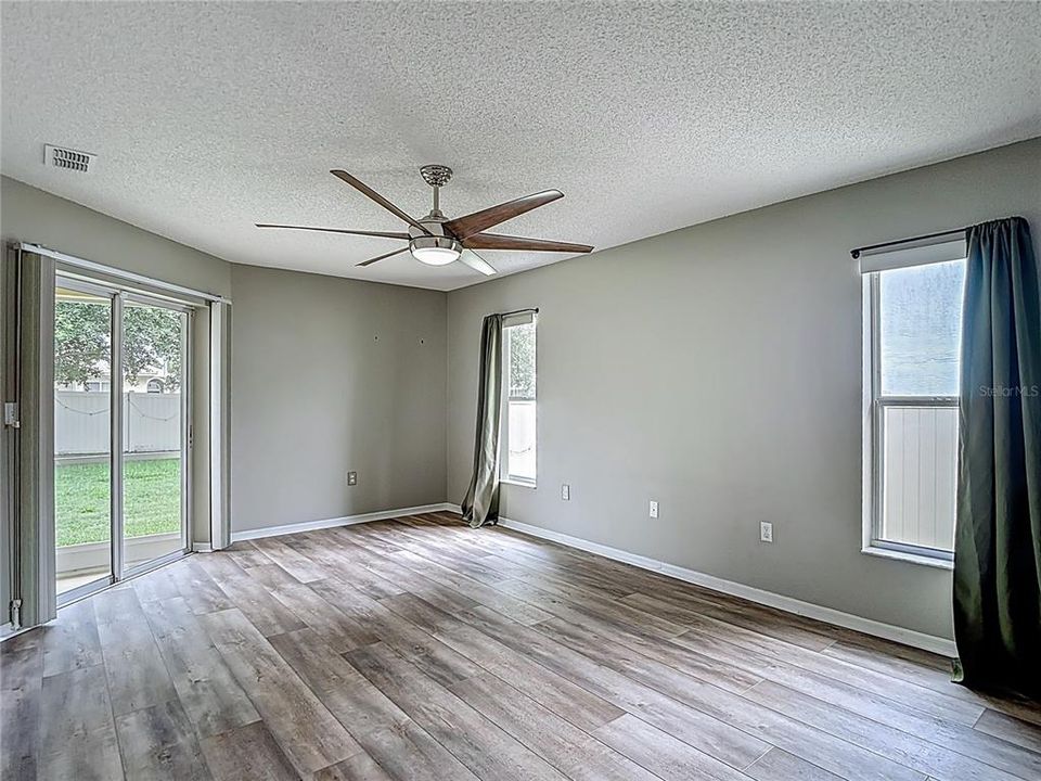 合同活跃: $315,000 (3 贝兹, 2 浴室, 1730 平方英尺)