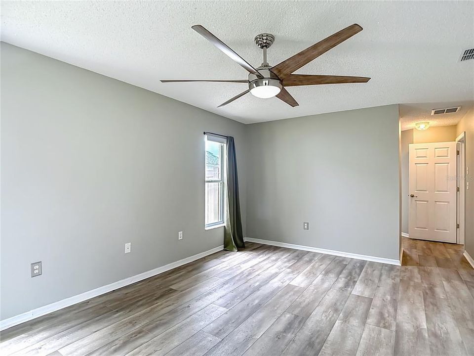 合同活跃: $315,000 (3 贝兹, 2 浴室, 1730 平方英尺)