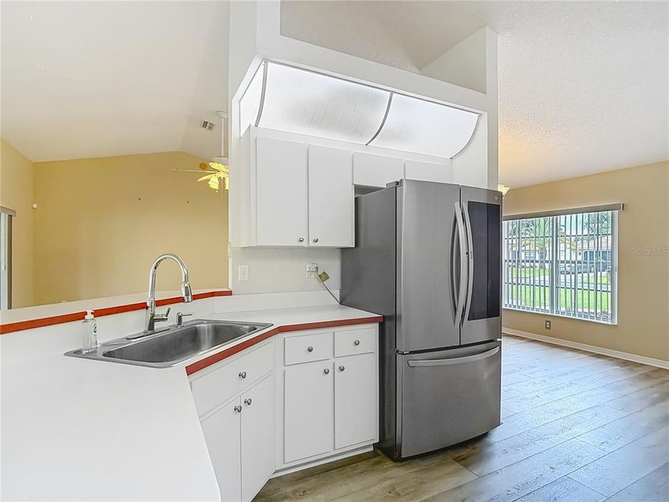 合同活跃: $315,000 (3 贝兹, 2 浴室, 1730 平方英尺)