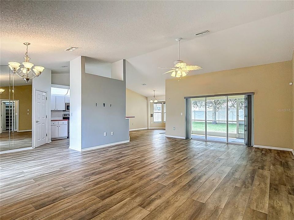 合同活跃: $315,000 (3 贝兹, 2 浴室, 1730 平方英尺)