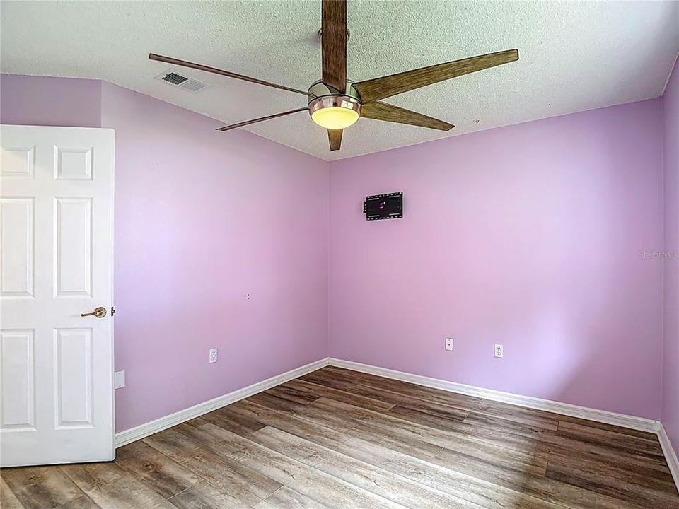 合同活跃: $315,000 (3 贝兹, 2 浴室, 1730 平方英尺)