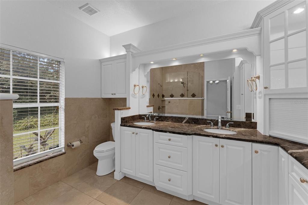 Под контрактом: $649,999 (5 спален, 3 ванн, 3003 Квадратных фут)