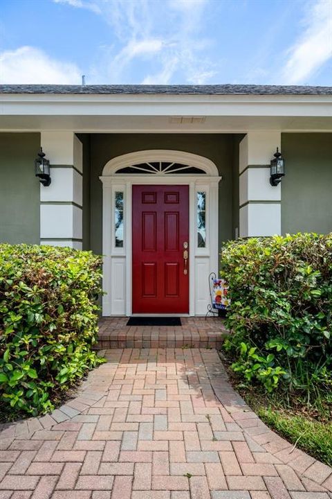 Под контрактом: $649,999 (5 спален, 3 ванн, 3003 Квадратных фут)