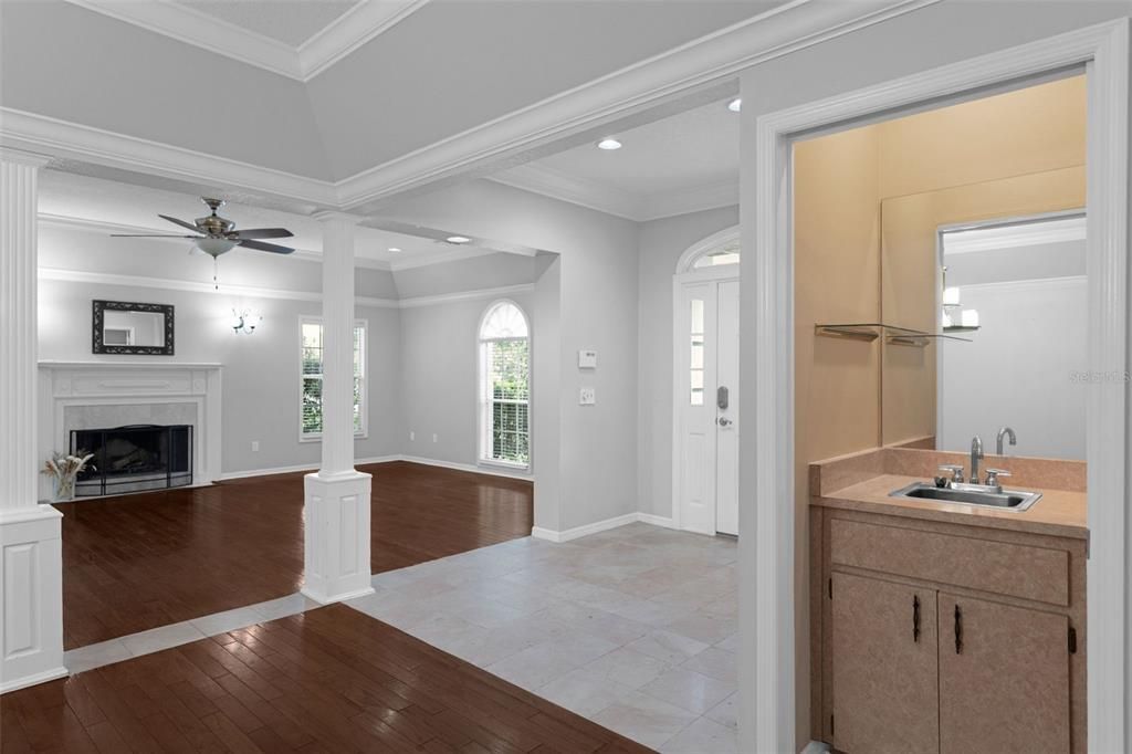 Под контрактом: $649,999 (5 спален, 3 ванн, 3003 Квадратных фут)