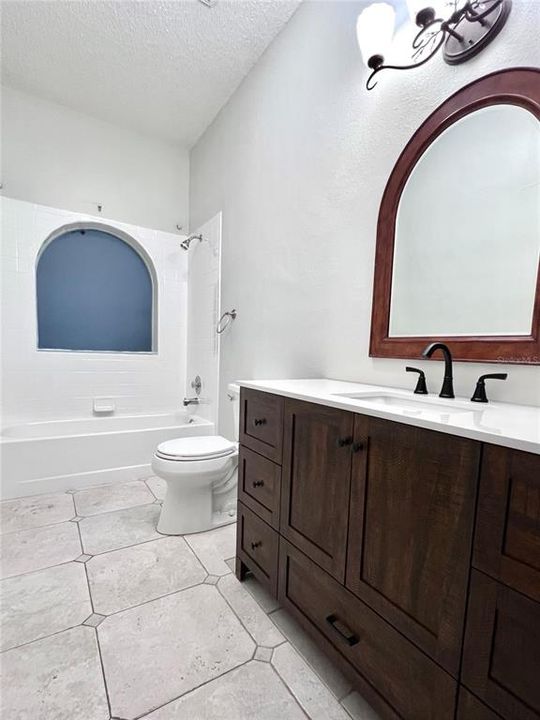 Под контрактом: $649,999 (5 спален, 3 ванн, 3003 Квадратных фут)