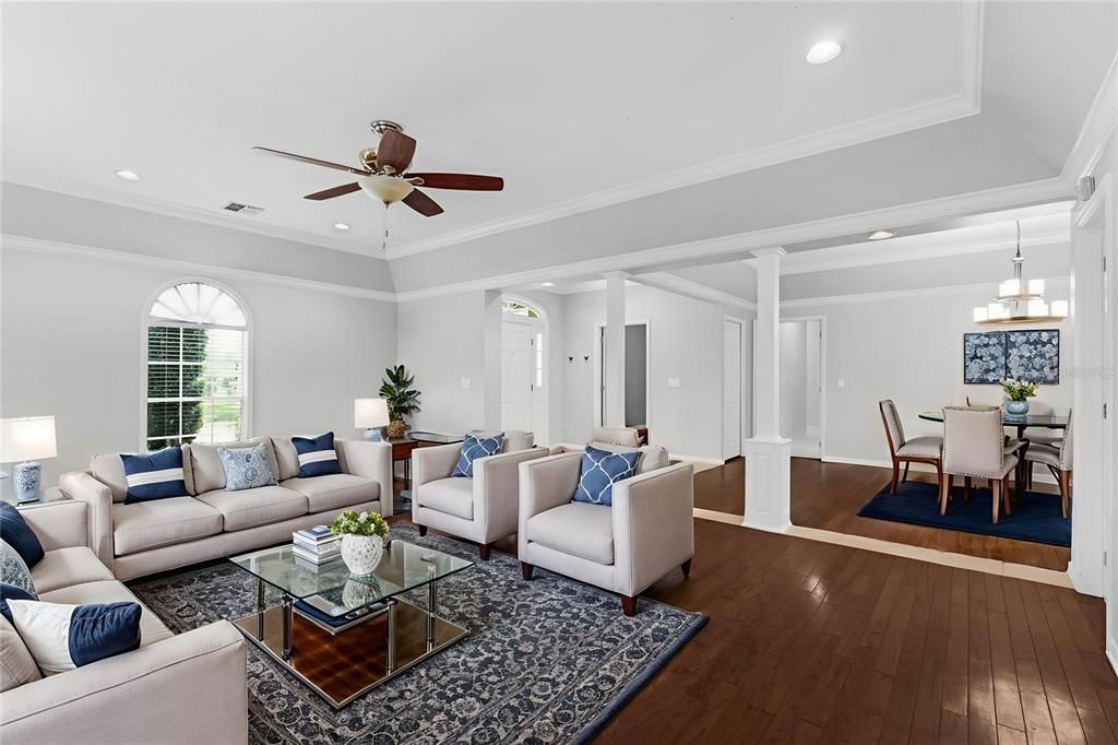 Под контрактом: $649,999 (5 спален, 3 ванн, 3003 Квадратных фут)