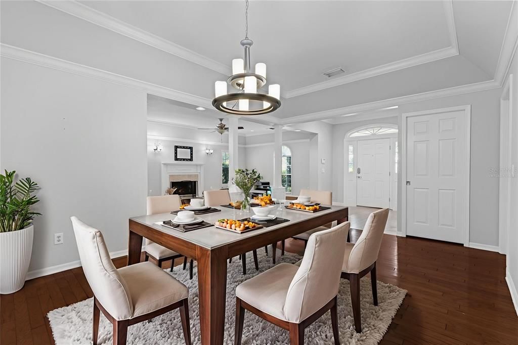 Под контрактом: $649,999 (5 спален, 3 ванн, 3003 Квадратных фут)