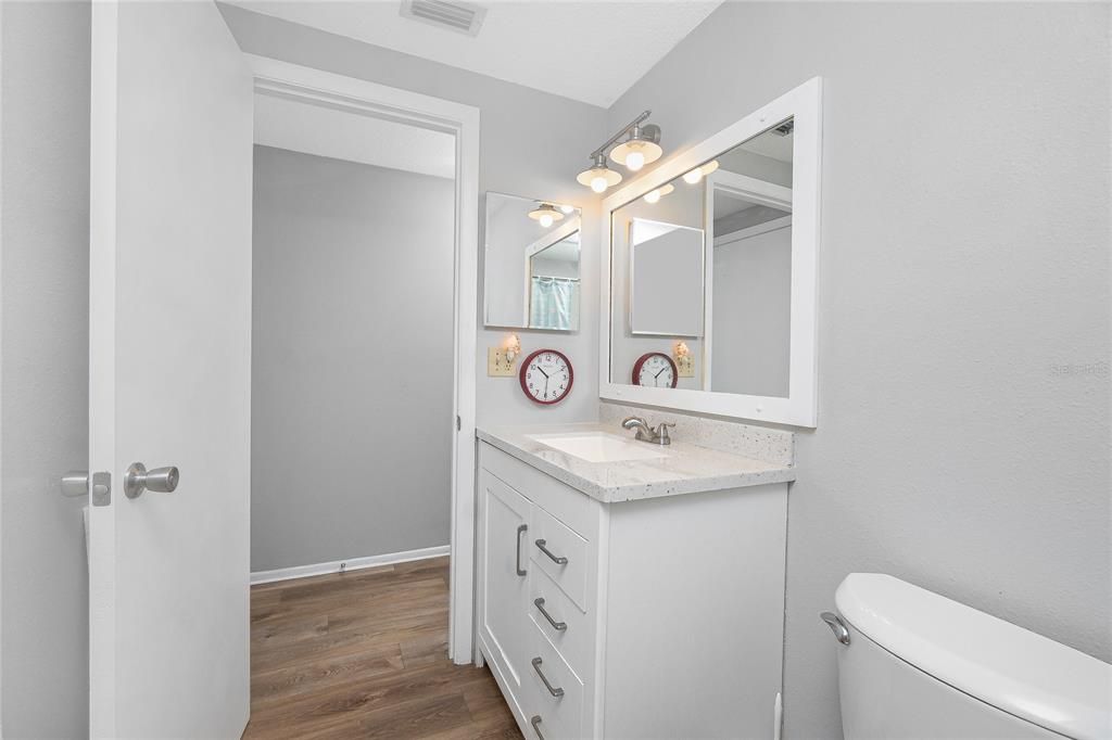 For Sale: $299,900 (2 beds, 2 baths, 1220 Square Feet)