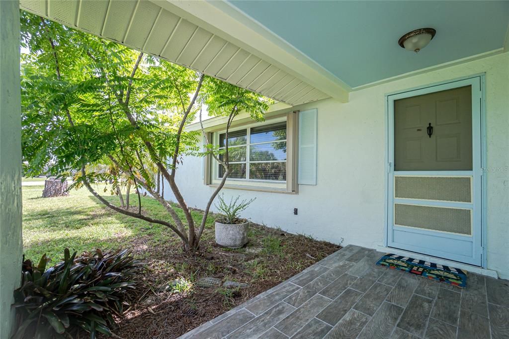 For Sale: $299,900 (2 beds, 2 baths, 1220 Square Feet)