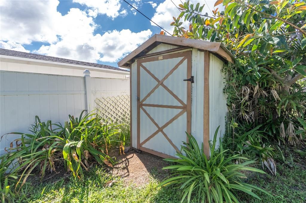 For Sale: $299,900 (2 beds, 2 baths, 1220 Square Feet)