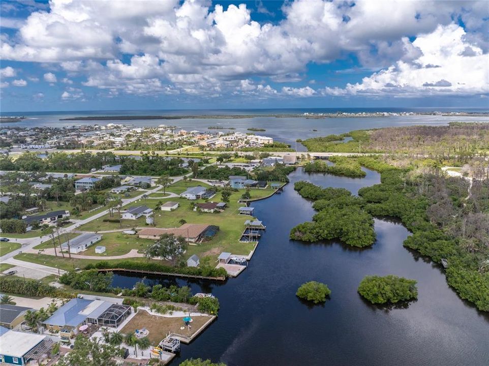 For Sale: $299,900 (2 beds, 2 baths, 1220 Square Feet)