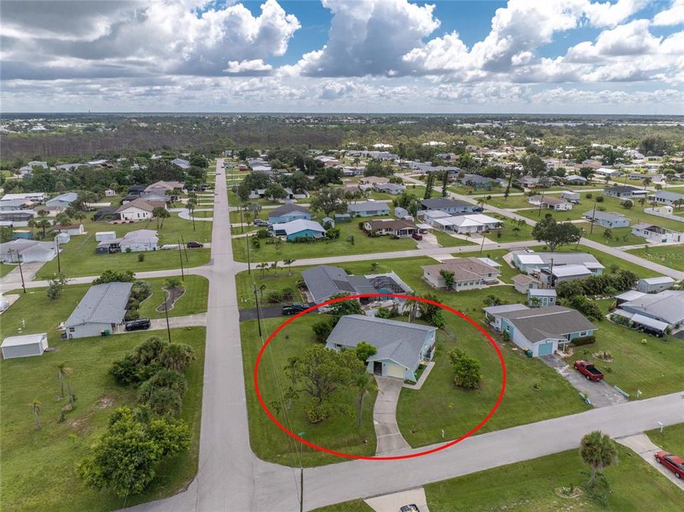 For Sale: $299,900 (2 beds, 2 baths, 1220 Square Feet)