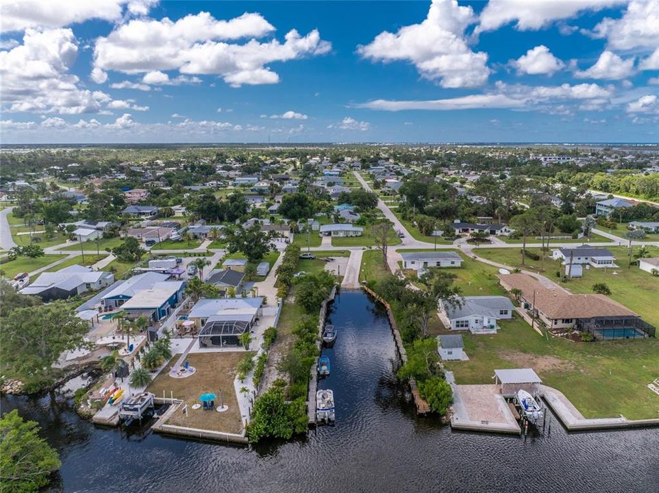 For Sale: $299,900 (2 beds, 2 baths, 1220 Square Feet)