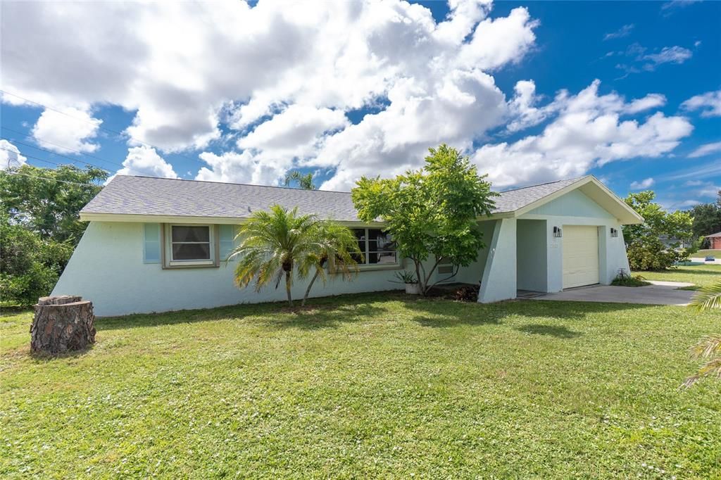 For Sale: $299,900 (2 beds, 2 baths, 1220 Square Feet)