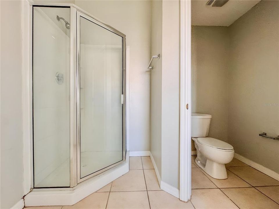 Activo con contrato: $295,000 (4 camas, 3 baños, 1873 Pies cuadrados)