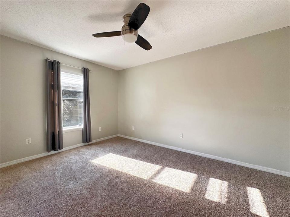 Activo con contrato: $295,000 (4 camas, 3 baños, 1873 Pies cuadrados)