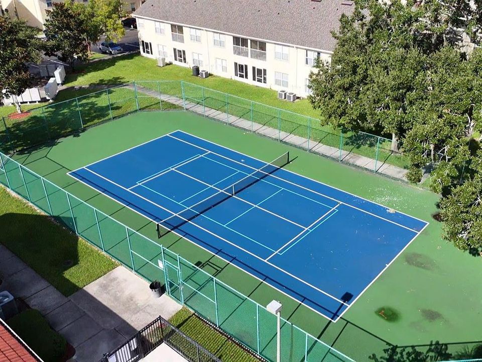 Activo con contrato: $295,000 (4 camas, 3 baños, 1873 Pies cuadrados)