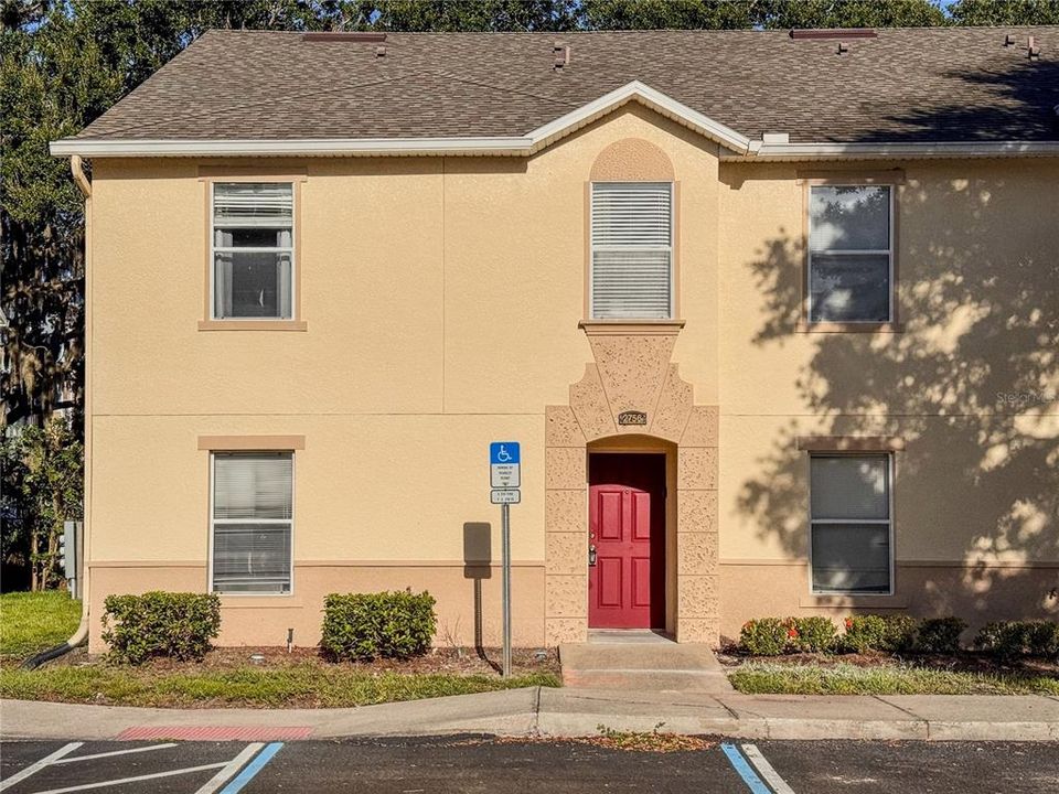 Activo con contrato: $295,000 (4 camas, 3 baños, 1873 Pies cuadrados)