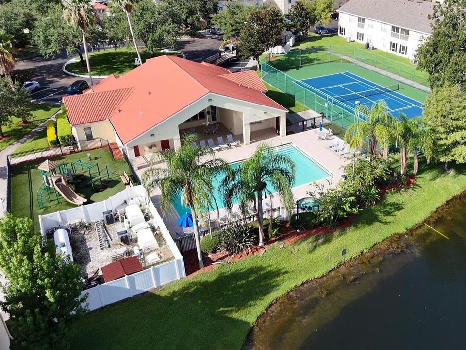 Activo con contrato: $295,000 (4 camas, 3 baños, 1873 Pies cuadrados)