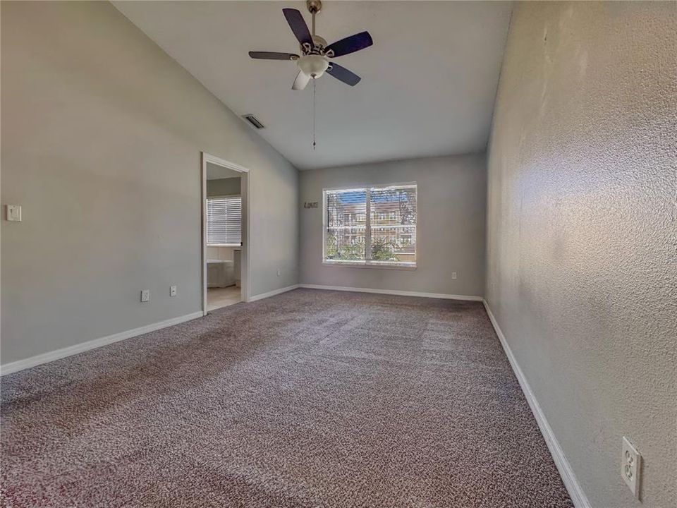 Activo con contrato: $295,000 (4 camas, 3 baños, 1873 Pies cuadrados)